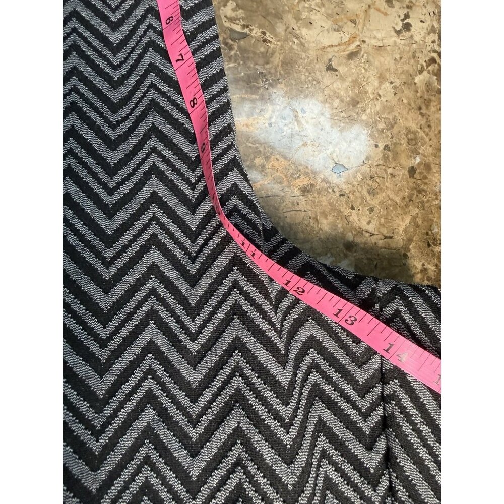 T Tahari Women's sleeveless belted Jumpsuit Black Chevron print NWT Size XS - Picture 9 of 14